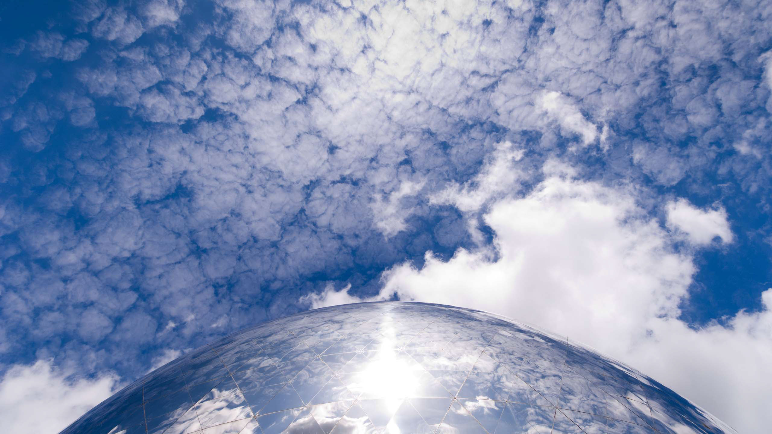 La Géode - a mirror-finished geodesic dome that holds an Omnimax theatre. Cité des Sciences et de l'Industrie in Parc de la Villette, Paris.